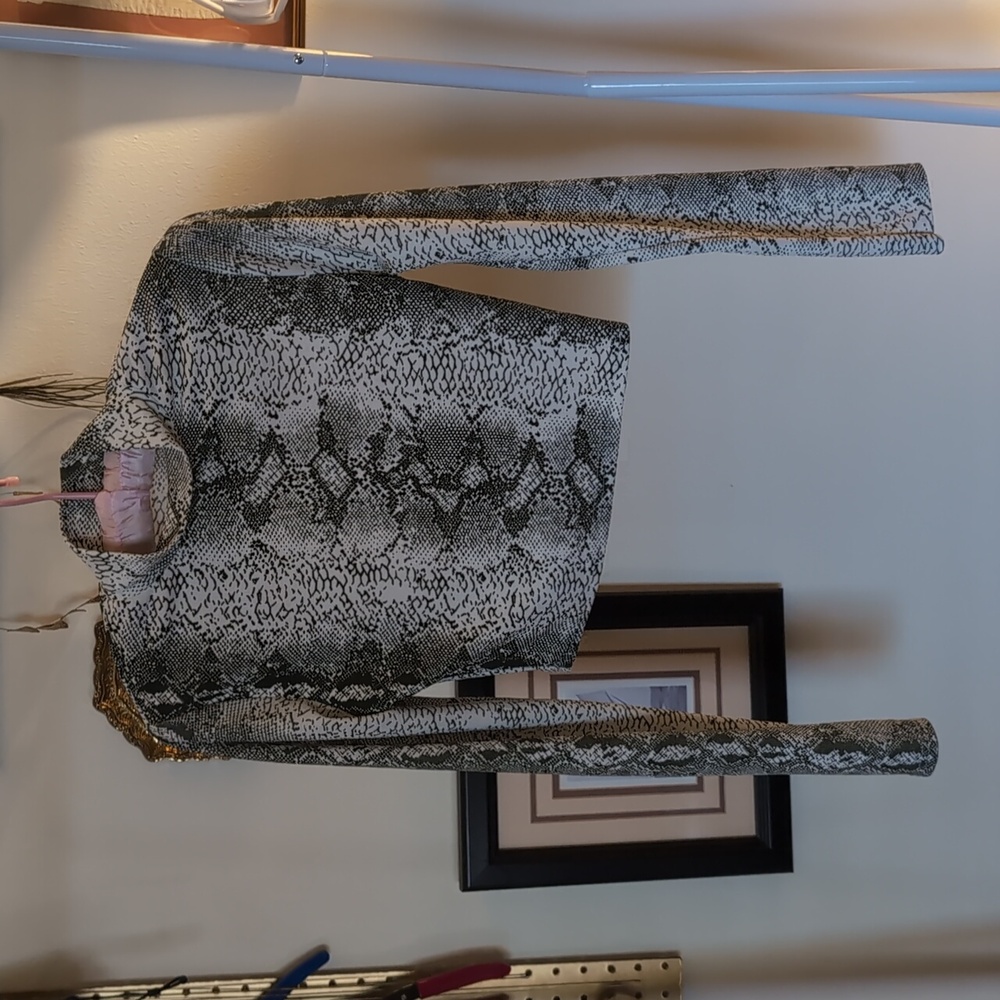 Pretty Little Thing Python Crop - image 3